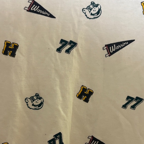 Urban Heritage Cream Graphic Tee with Iconic sports fan Print, size small - Picture 4 of 6